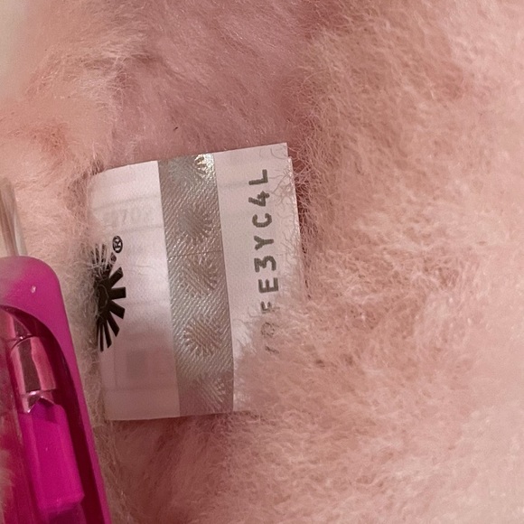 UGG Cluggette Slippers For Outdoor/Indoor Use - Picture 6 of 7